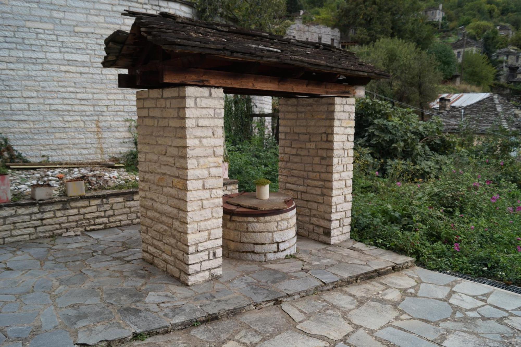 Ikojenia Traditional Lodge Papigko Exterior photo